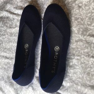 Navy round toe Rothys.  DIFFERENT SIZES.
